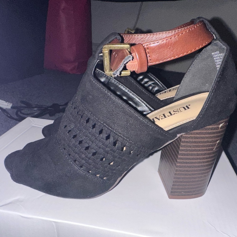 Open toe heals - Picture 3 of 5
